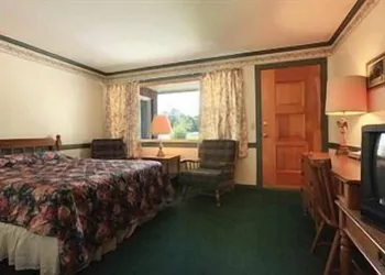 Ladd Brook Inn hotel thumbnail 2