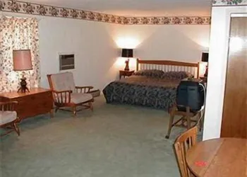 Ladd Brook Inn hotel thumbnail 3