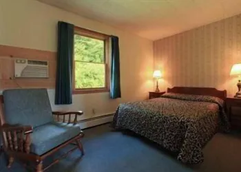 Ladd Brook Inn hotel thumbnail 5