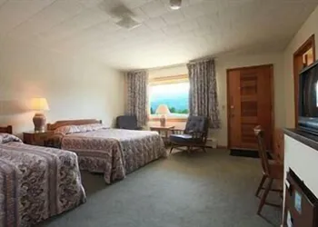 Ladd Brook Inn hotel thumbnail 6
