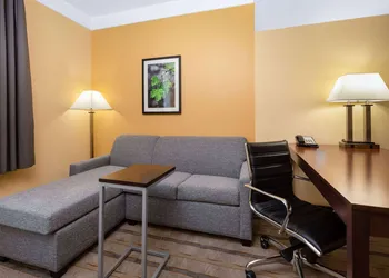 La Quinta Inn & Suites by Wyndham Houston NW Beltway8/WestRD hotel thumbnail 7