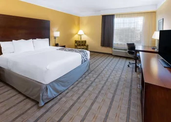 La Quinta Inn & Suites by Wyndham Houston NW Beltway8/WestRD hotel thumbnail 8