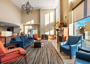 Comfort Inn & Suites hotel thumbnail 2