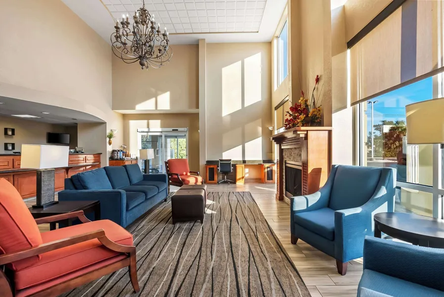 Comfort Inn & Suites hotel detail image 2