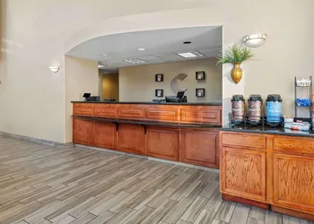Comfort Inn & Suites hotel thumbnail 3