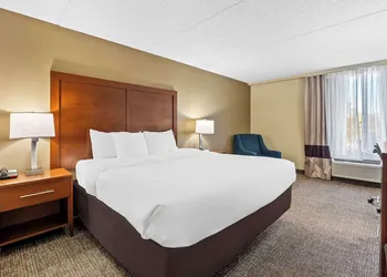 Comfort Inn & Suites hotel thumbnail 4