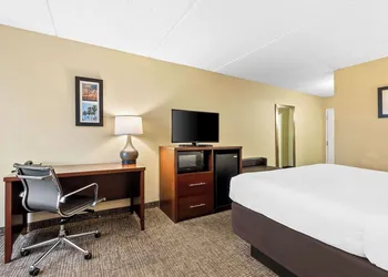 Comfort Inn & Suites hotel thumbnail 5