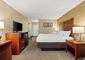 Comfort Inn & Suites hotel thumbnail 6