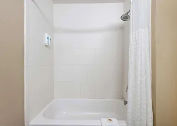 Comfort Inn & Suites hotel thumbnail 8