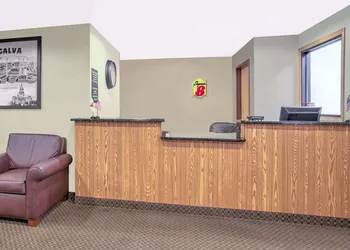 Super 8 by Wyndham Galva hotel thumbnail 2
