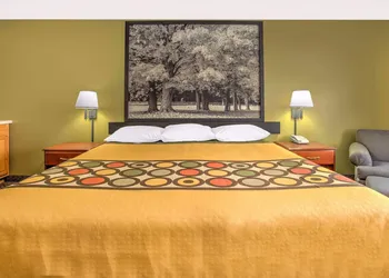 Super 8 by Wyndham Galva hotel thumbnail 8