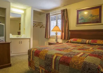 The Upper Pass Lodge at Magic Mountain hotel thumbnail 2