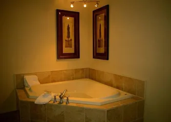 The Upper Pass Lodge at Magic Mountain hotel thumbnail 3