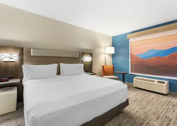 Holiday Inn Express Hotel & Suites Belgrade by IHG hotel thumbnail 5