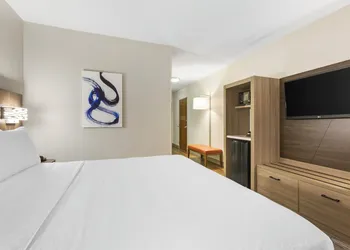 Holiday Inn Express Hotel & Suites Belgrade by IHG hotel thumbnail 7