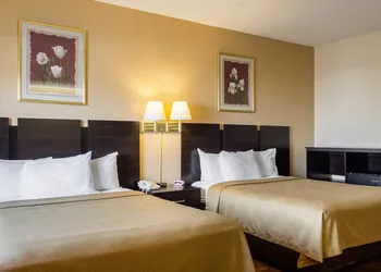 Econo Lodge Luverne I-90 hotel thumbnail 3