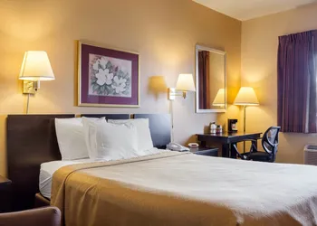 Econo Lodge Luverne I-90 hotel thumbnail 4