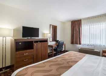 Econo Lodge Luverne I-90 hotel thumbnail 5