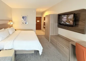 Holiday Inn Express Kenedy by IHG hotel thumbnail 8