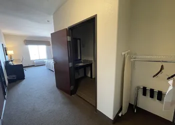 Sleep Inn & Suites Hennessey hotel thumbnail 6