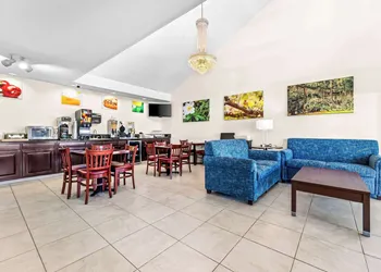 Quality Inn Eastman hotel thumbnail 2