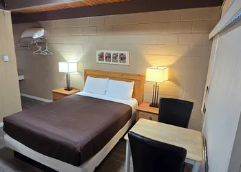 Flamingo Motel hotel thumbnail 7