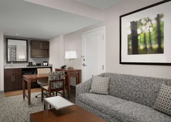 Embassy Suites Springfield hotel thumbnail 7