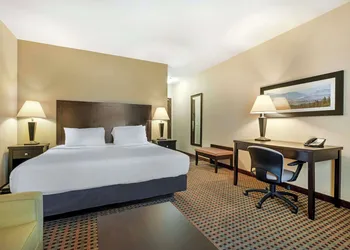 Best Western Pacific Inn hotel thumbnail 8
