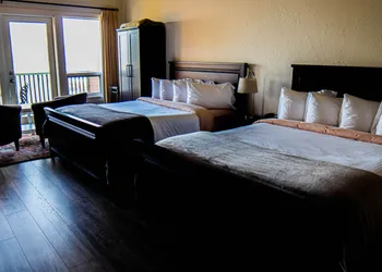 Galiano Oceanfront Inn & Spa hotel thumbnail 5