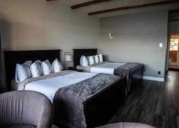 Galiano Oceanfront Inn & Spa hotel thumbnail 6