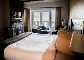 Galiano Oceanfront Inn & Spa hotel thumbnail 7
