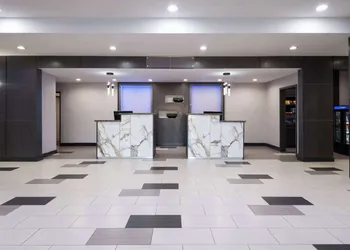 La Quinta Inn & Suites by Wyndham Muskogee hotel thumbnail 2