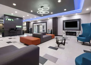 La Quinta Inn & Suites by Wyndham Muskogee hotel thumbnail 4