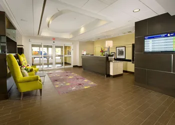 Hampton Inn & Suites Buffalo Airport hotel thumbnail 2