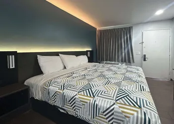 Studio 6 Hemet CA hotel thumbnail 5