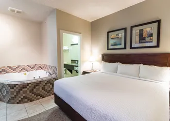 BCMInns Lac La Biche hotel thumbnail 5