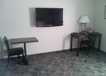 Midland Inn & Suites hotel thumbnail 4