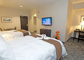 Midland Inn & Suites hotel thumbnail 6