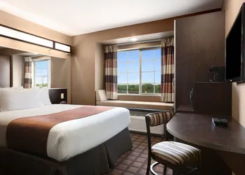 Microtel Inn & Suites by Wyndham Cotulla hotel thumbnail 4