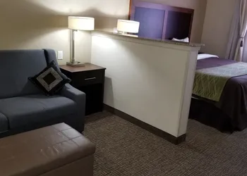 Comfort Inn & Suites Lakeside hotel thumbnail 4