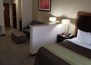Comfort Inn & Suites Lakeside hotel thumbnail 5