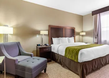 Comfort Inn & Suites Lakeside hotel thumbnail 6