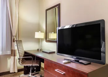 Comfort Inn & Suites Lakeside hotel thumbnail 7