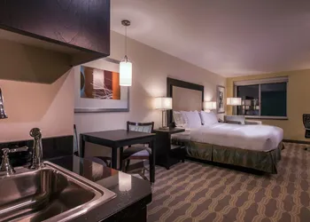 Holiday Inn Express & Suites Colorado Springs Central by IHG hotel thumbnail 6
