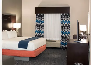 Holiday Inn Express & Suites Oklahoma City Southeast I-35 by IHG hotel thumbnail 2