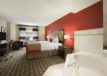 Ramada by Wyndham Edson hotel thumbnail 4