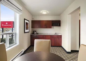 Ramada by Wyndham Edson hotel thumbnail 5