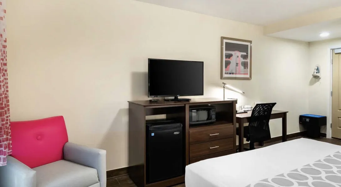 Downtown Hollywood Gardens Inn & Suites hotel detail image 2