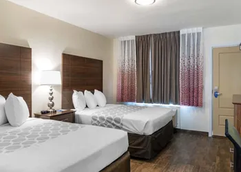 Downtown Hollywood Gardens Inn & Suites hotel thumbnail 3