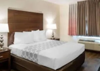 Downtown Hollywood Gardens Inn & Suites hotel thumbnail 4